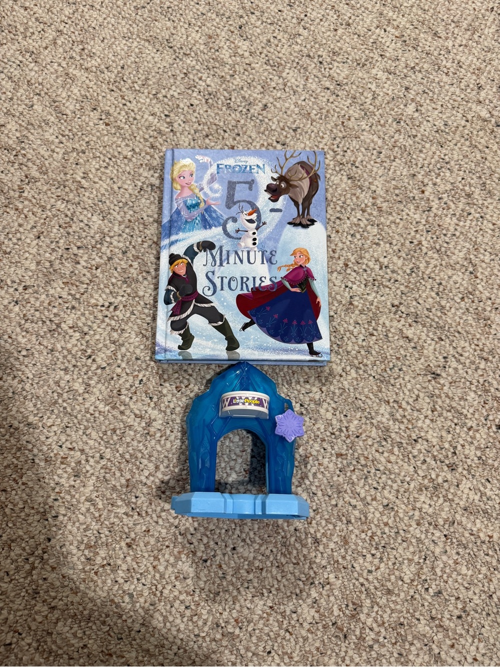 Frozen 5 Minute Stories Book and a frozen little people accessory